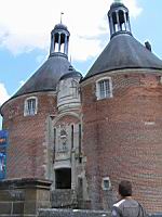 Saint-Fargeau, Chateau, Porte d'entree